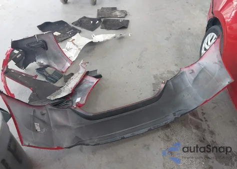 2018 Toyota Corolla Le z USA, uszkodzony, nr VIN 5YFBURHE4JP832983